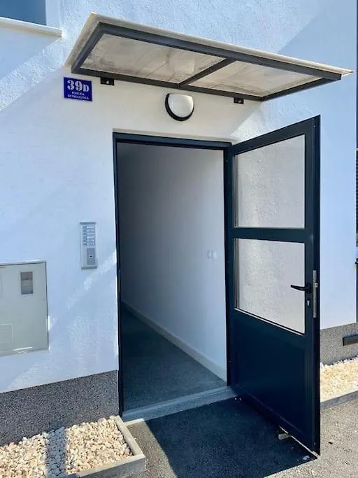 Tina'S Sunshine Apartment Trogir
