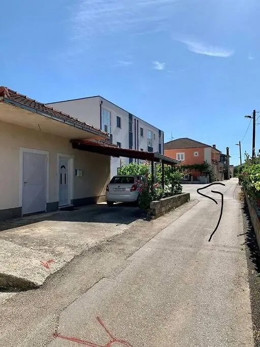 Tina'S Sunshine Apartment Трогир 0*,  Хорватия