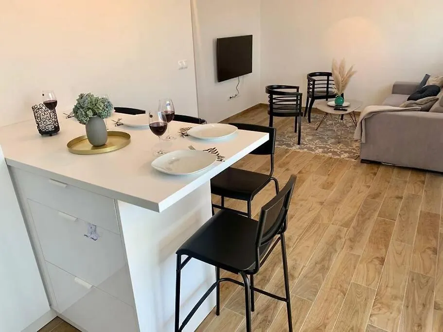 Tina'S Sunshine Apartment Trogir
