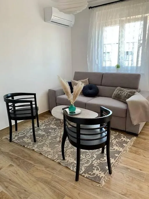 Tina'S Sunshine Apartment Трогир