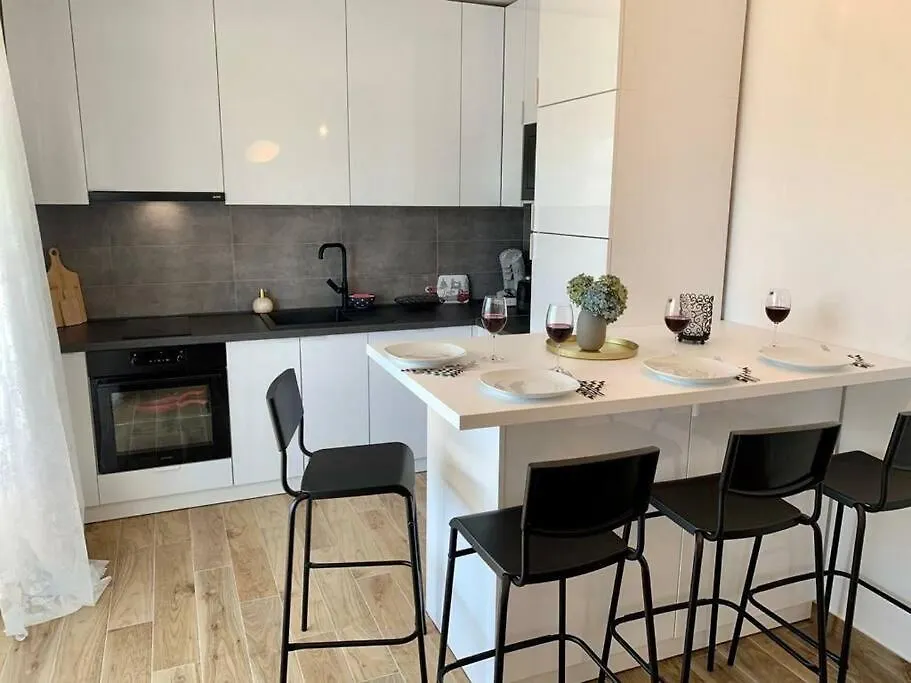 Tina'S Sunshine Apartment Трогир