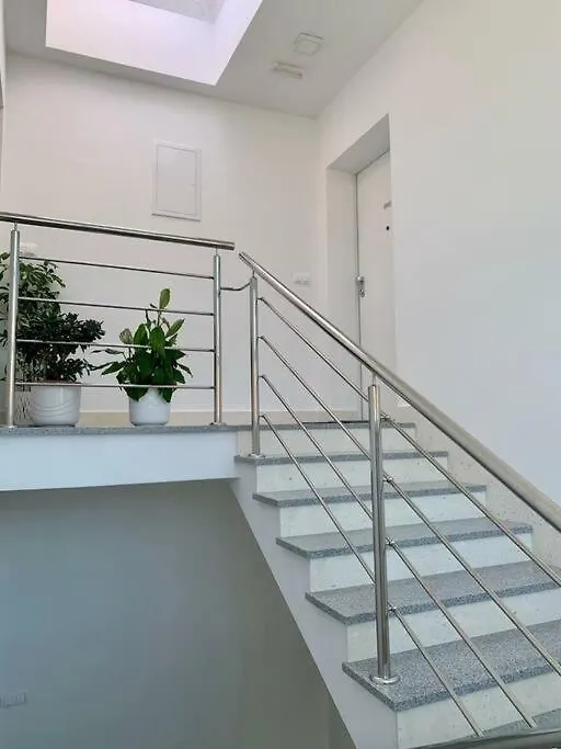 Tina'S Sunshine Apartment Трогир