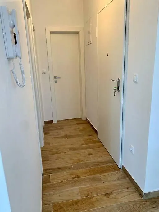 Tina'S Sunshine Apartment Трогир
