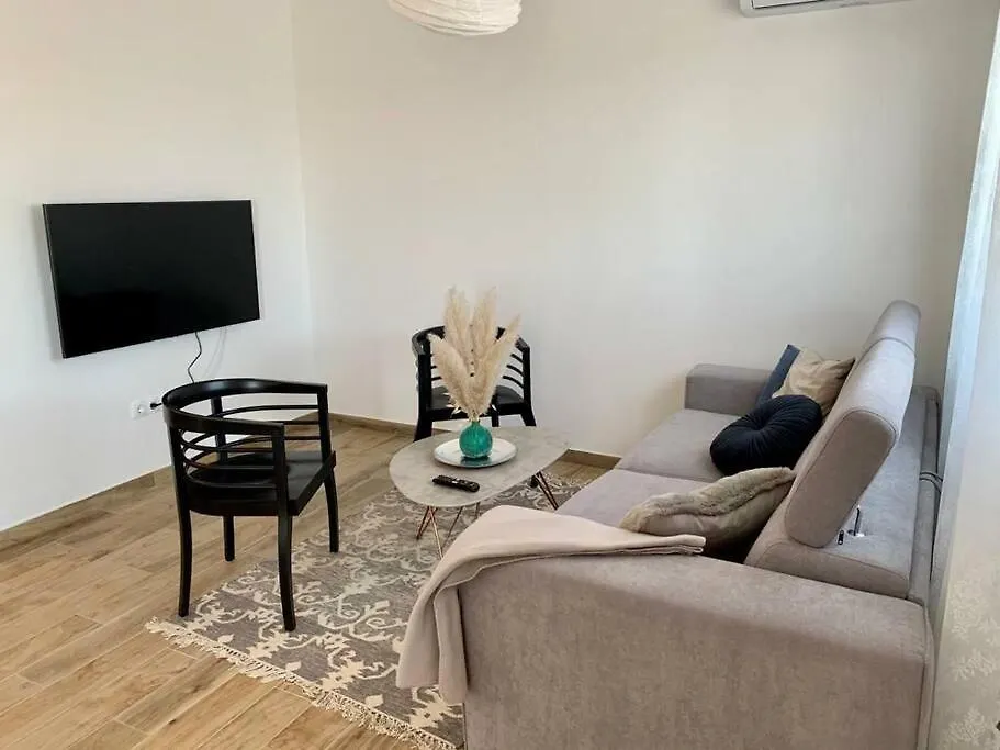 Tina'S Sunshine Apartment Трогир